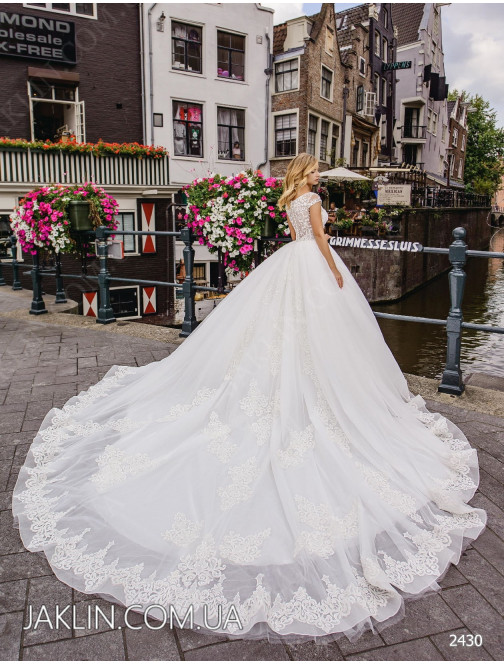 Wedding dress 2430