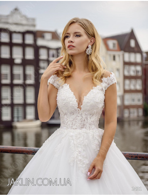 Wedding dress 2431