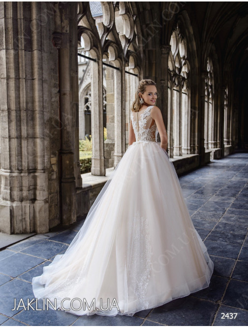Wedding dress 2437