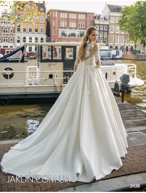 Wedding dress 2438