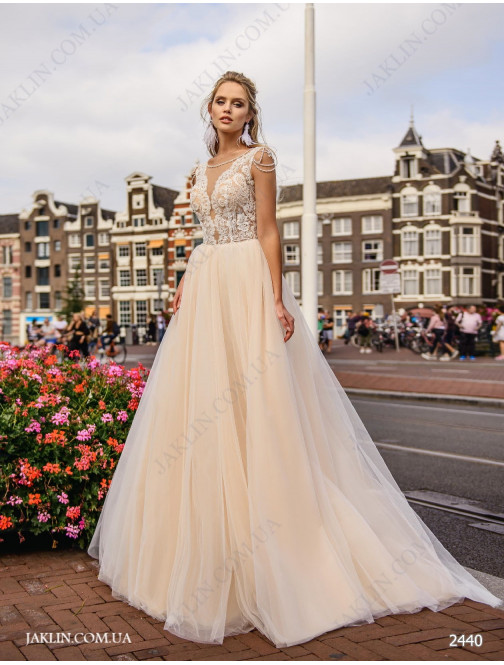 Wedding dress 2440