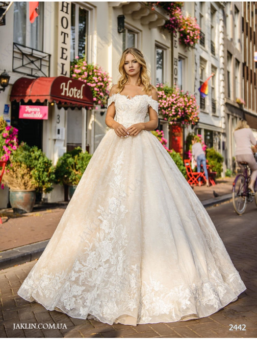 Wedding dress 2442