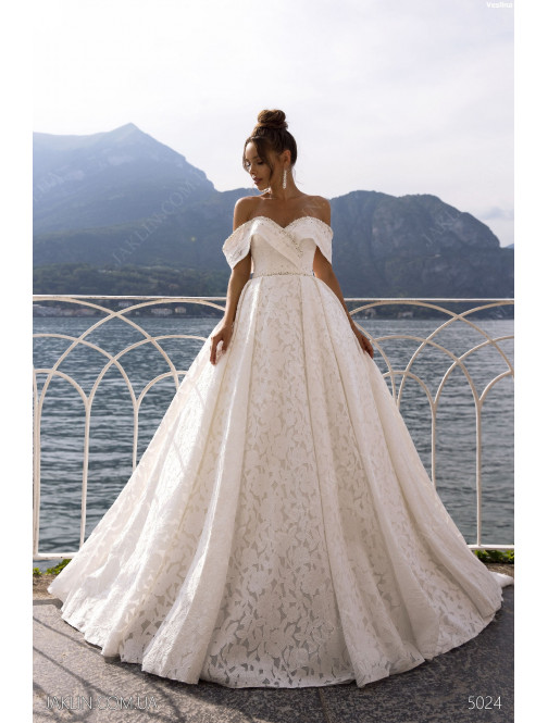 Wedding dress 5024